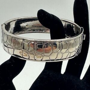 Silver color bangle bracelet‎ snake skin imprint